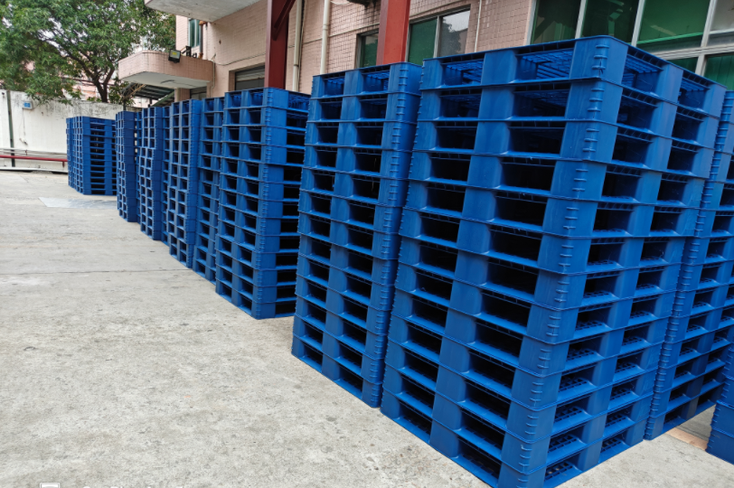 深圳塑胶卡板厂家：乔丰5月18产品出货中-1